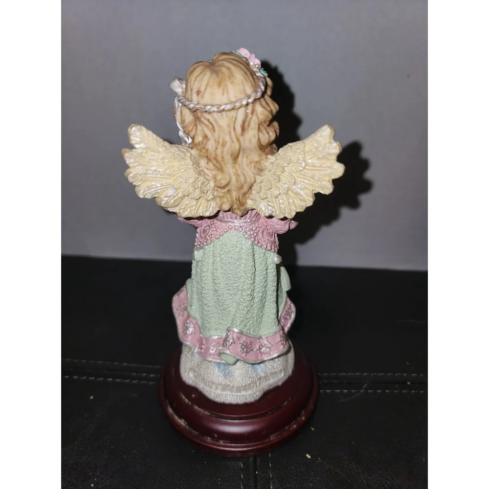 1998 House Of Lloyd Christmas Around The World‎ Caring Angel Figurine